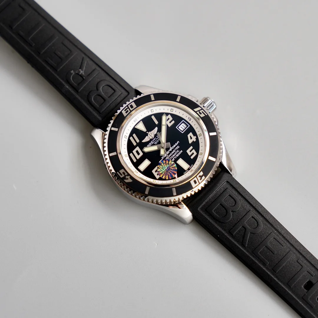 AAA Breitling Superocean 42 A1736402 Replica – Swiss Fake Watch, Durable Black Rubber Strap, Elegant Design For Men
