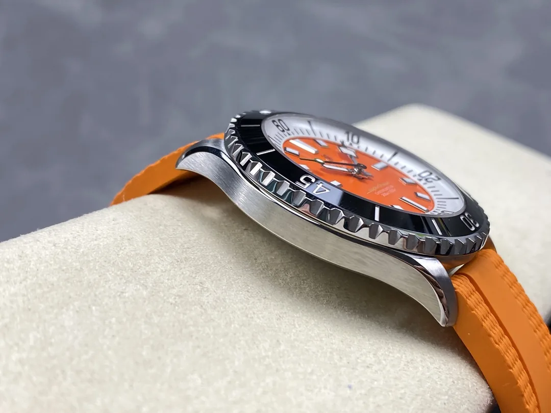 High-Quality Swiss Breitling Superocean A17376 Replica Watch – Bold Orange Dial, Black Ceramic Bezel, Sporty Rubber Strap