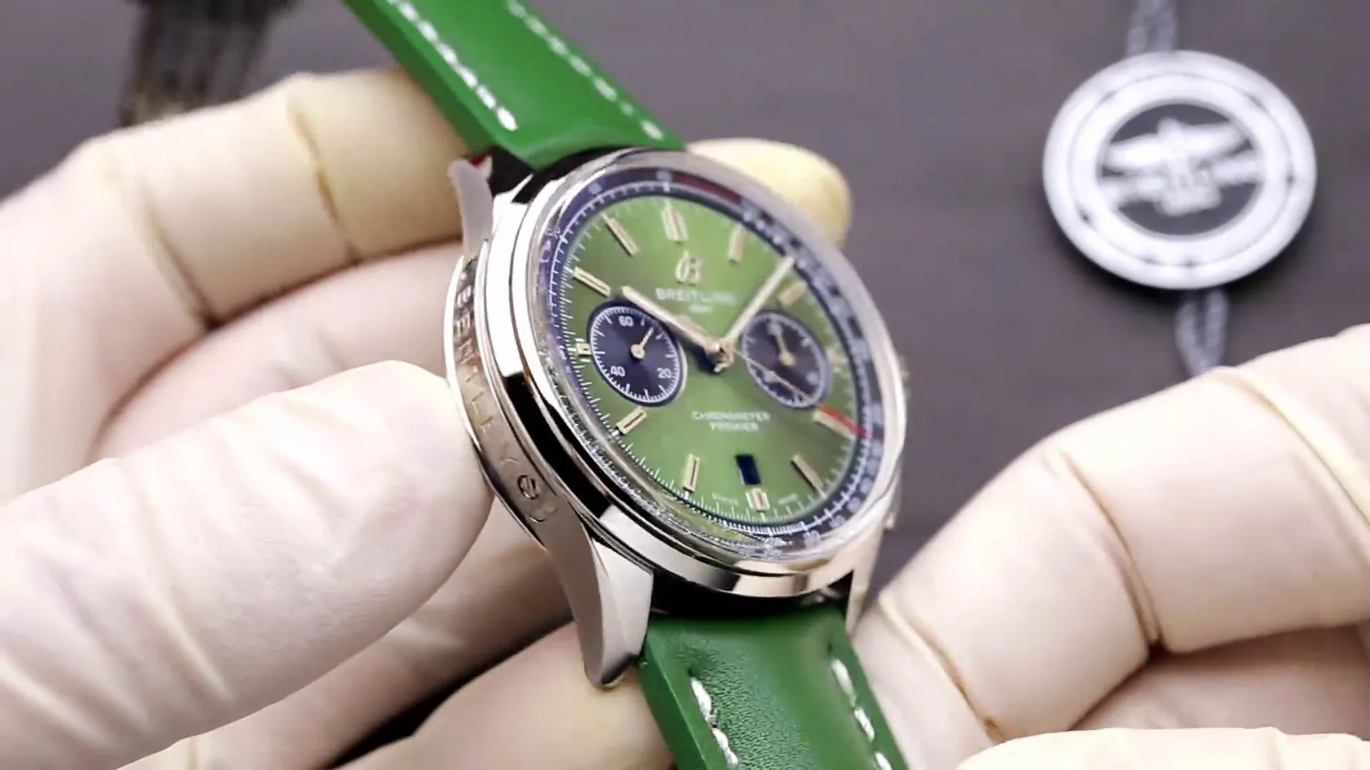Swiss Breitling Premier AB0118221L1P2 Replica Watch – Elegant 42mm Green Sunburst Dial, Premium Leather Strap