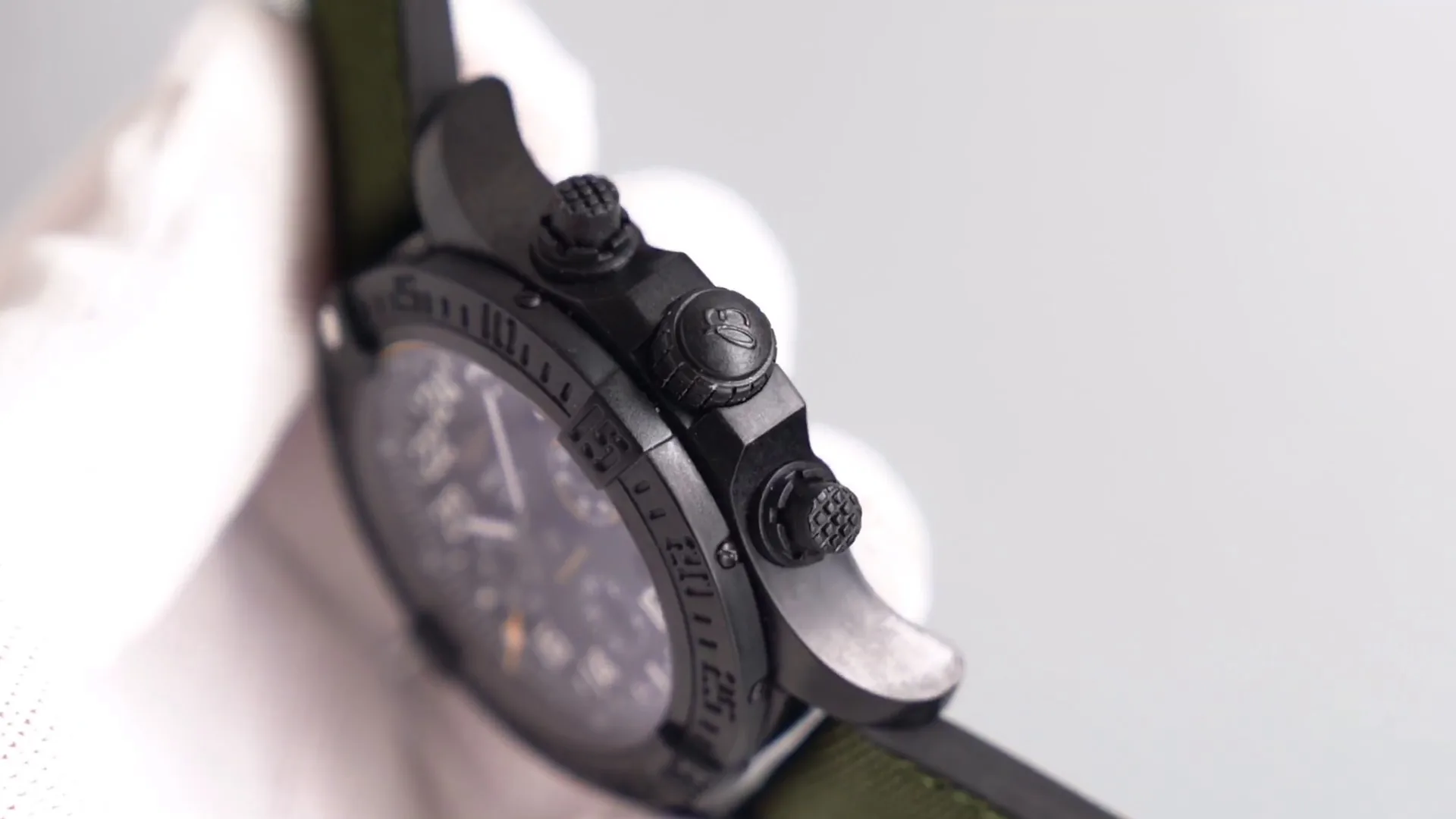 Swiss High-Quality Breitling Avenger Hurricane XB0180 Replica Watch – Bold Military Design With Sapphire Crystal & Green Fabric Strap