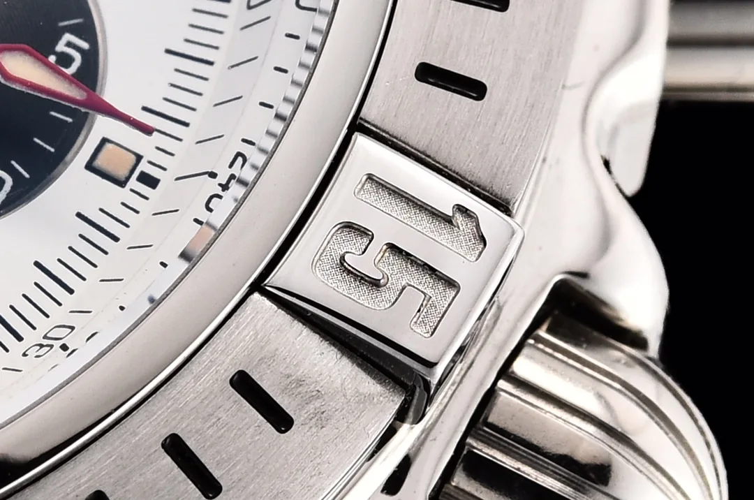 High-End Swiss Breitling Chronomat 44 AB01154G/G786 Replica 30th Anniversary Men’s Watch – Luxurious Sierra Silver Dial